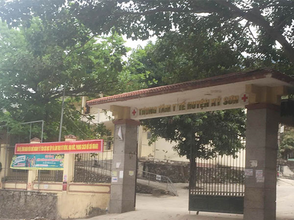 Uống rượu ngâm rễ cây: 3 người chết, 1 nguy kịch