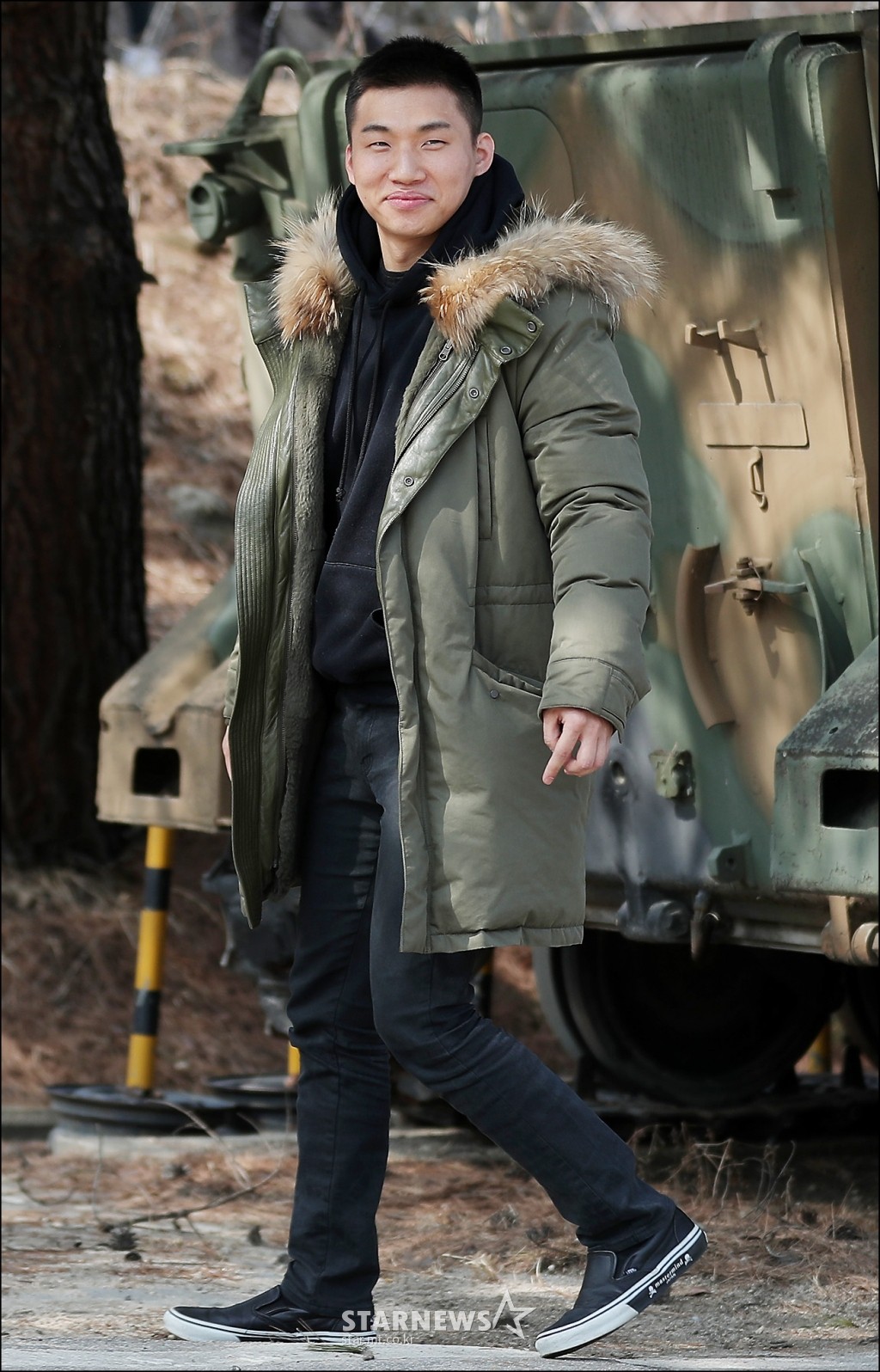 Daesung đã cạo đầu, chính thức nhập ngũ cùng G-Dragon và các thành viên Big Bang vào hôm nay Daesung đã cạo đầu, chính thức nhập ngũ cùng G-Dragon và các thành viên Big Bang vào hôm nay
