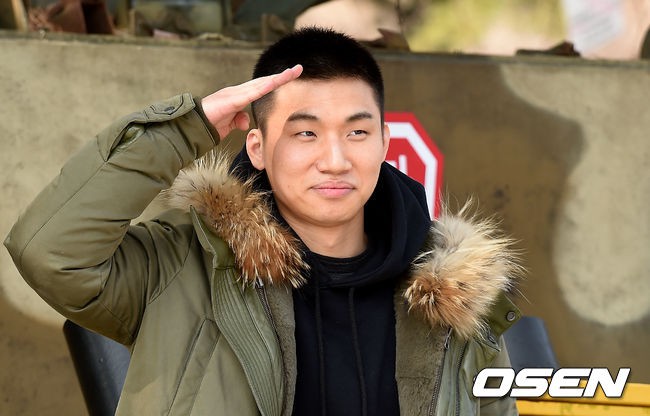 Daesung đã cạo đầu, chính thức nhập ngũ cùng G-Dragon và các thành viên Big Bang vào hôm nay Daesung đã cạo đầu, chính thức nhập ngũ cùng G-Dragon và các thành viên Big Bang vào hôm nay