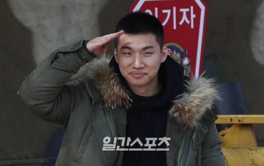 Daesung đã cạo đầu, chính thức nhập ngũ cùng G-Dragon và các thành viên Big Bang vào hôm nay Daesung đã cạo đầu, chính thức nhập ngũ cùng G-Dragon và các thành viên Big Bang vào hôm nay