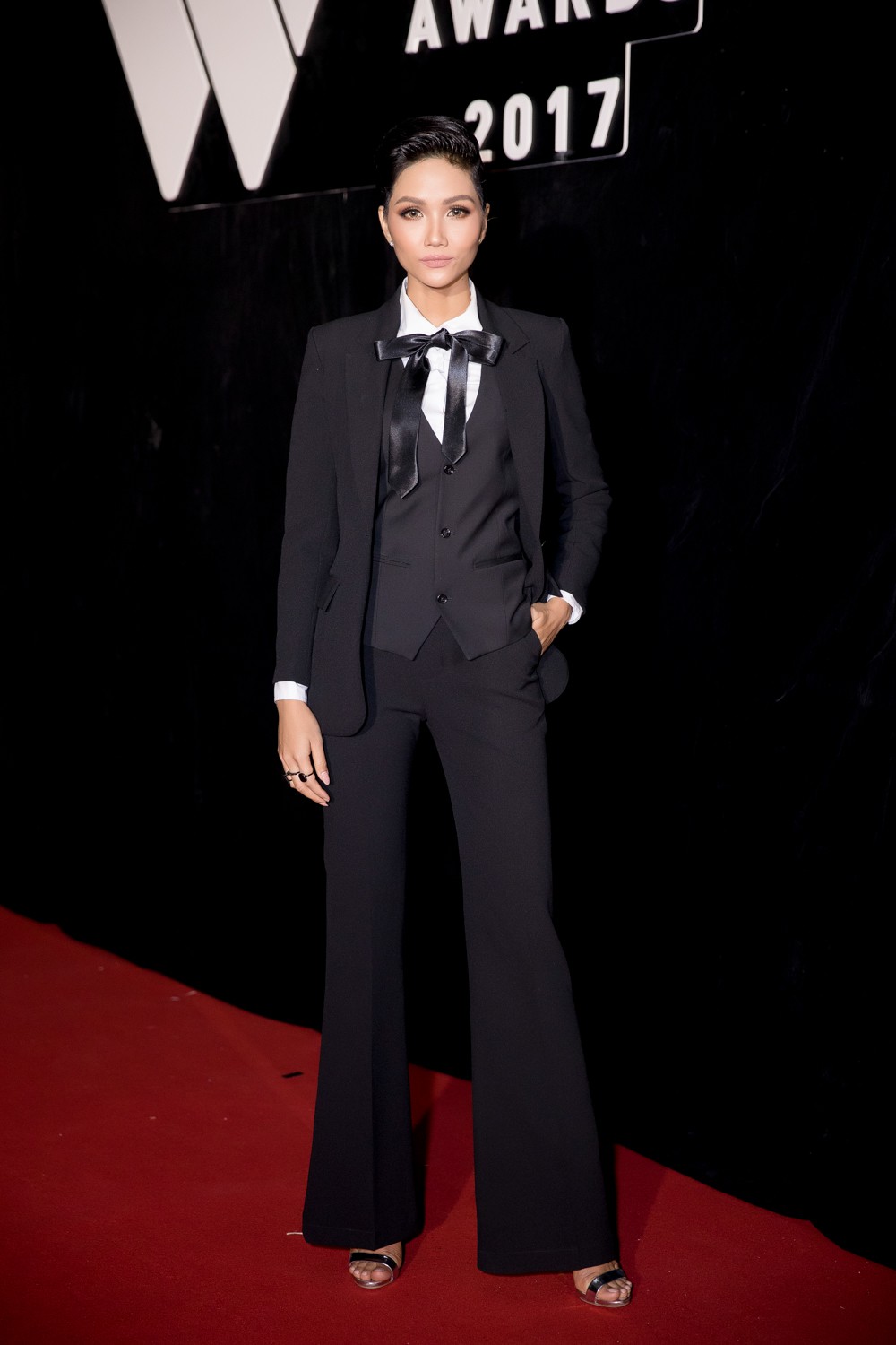 Phản ứng khác người của H Hen Niê khi trực tiếp nghe người khác nói xấu mình