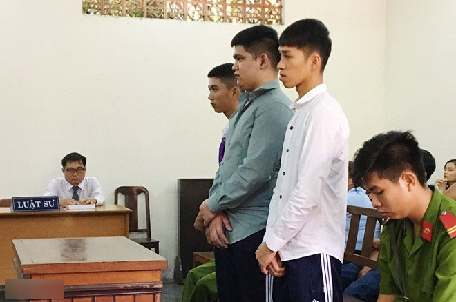 Giúp sức để đồng bọn hiếp dâm, 3 thanh niên không được giảm án