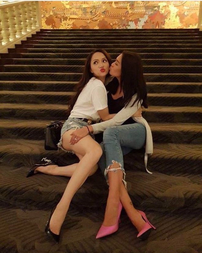Sau bao lần chị em thân thiết trên mạng xã hội, cuối cùng Hương Giang idol và chị đại Lukkade cũng hội ngộ Sau bao lần chị em thân thiết trên mạng xã hội, cuối cùng Hương Giang idol và chị đại Lukkade cũng hội ngộ