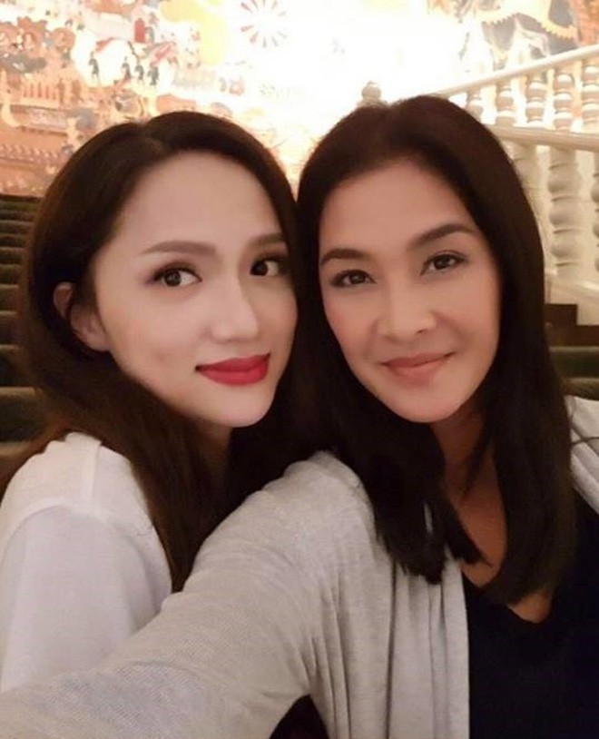 Sau bao lần chị em thân thiết trên mạng xã hội, cuối cùng Hương Giang idol và chị đại Lukkade cũng hội ngộ Sau bao lần chị em thân thiết trên mạng xã hội, cuối cùng Hương Giang idol và chị đại Lukkade cũng hội ngộ