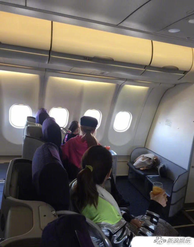 Lý Tiểu Lộ đưa con gái sang Nhật nghỉ dưỡng, không thấy bóng dáng Giả Nãi Lượng đâu