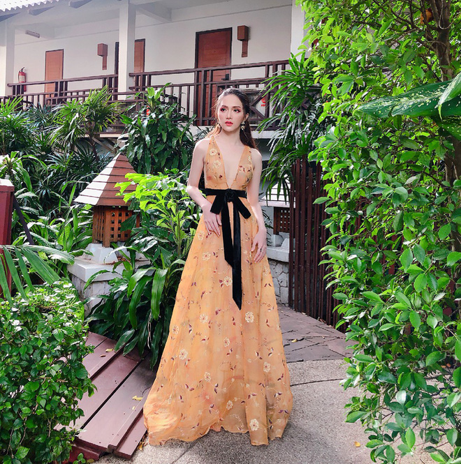 Một chiếc váy hai số phận, không tin bạn cứ nhìn hai người đẹp tên Hương Giang này diện