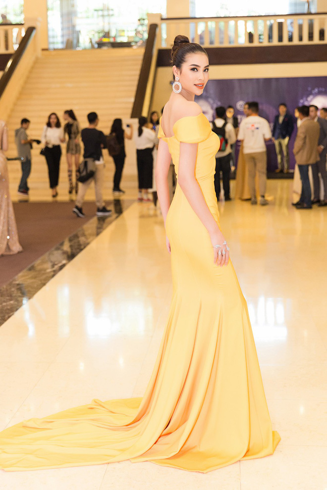 Hoa hậu Phạm Hương diện đầm vàng rực rỡ, khoe trọn vẻ đẹp kiêu sa