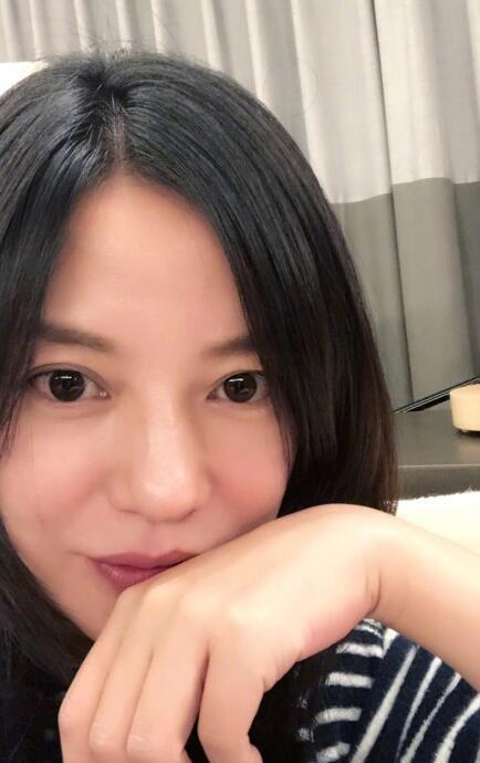 Đang ở ẩn, Triệu Vy cũng phải ló mặt vì người đàn ông đặc biệt hơn cả Huỳnh Hiểu Minh và Tô Hữu Bằng