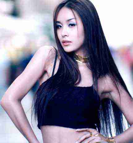 Lên ngôi hoa hậu, Hương Giang có thể thay thế được tượng đài chuyển giới này?