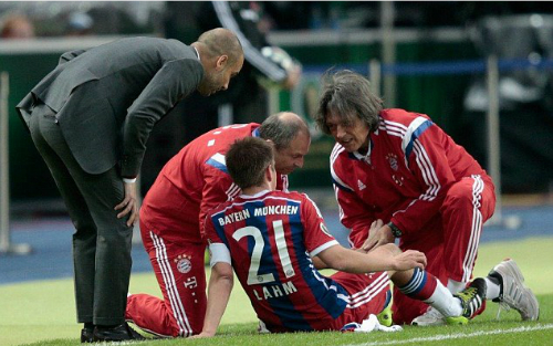 Bác sĩ của Bayern: Guardiola tự ti, luôn sống trong sợ hãi