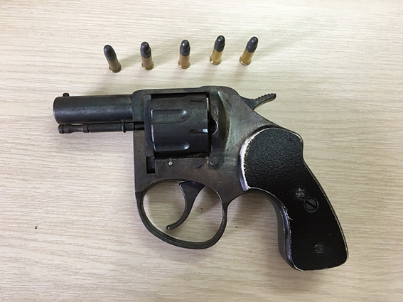 Triệt phá một ổ cá cược có súng