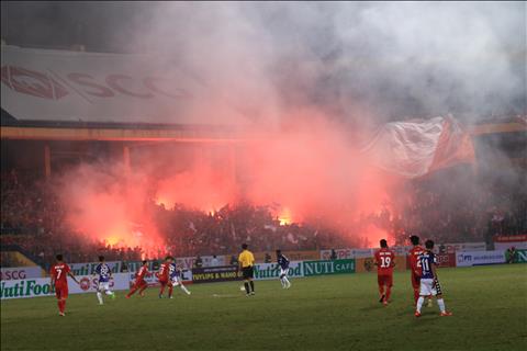 CĐV Hải Phòng muốn có một khu vực riêng để đốt pháo sáng