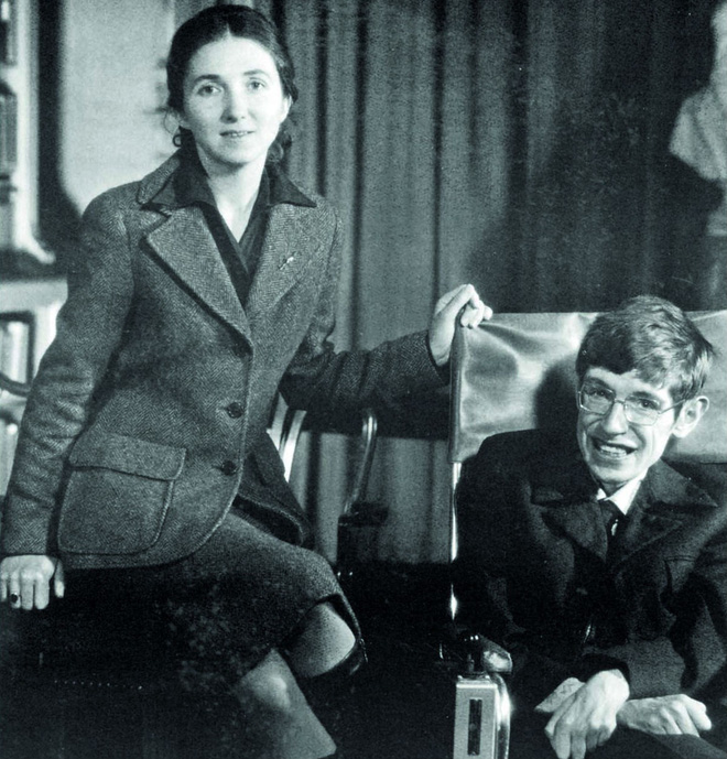 Stephen Hawking với 2 cuộc hôn nhân trái ngược, nhiều kịch tính và điều còn lại sau cùng hơn cả tình yêu