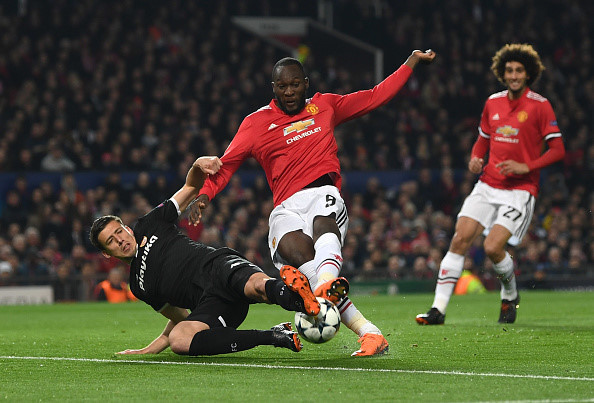 Lukaku lên án đồng đội và thừa nhận MU xứng đáng bị loại