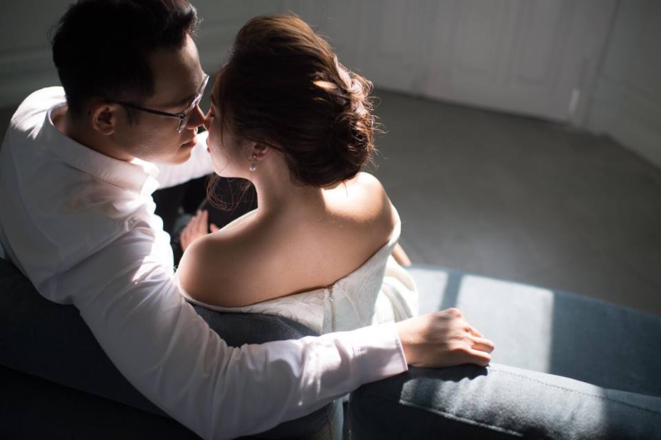 MC Chúng tôi là chiến sĩ khoe loạt ảnh cưới lãng mạn