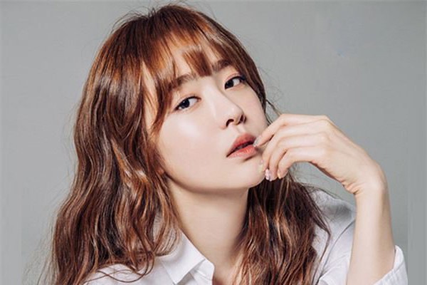 Mỹ nhân Dream High 2 tiết lộ chuyện bị thầy giáo ép cởi áo giữa lớp học diễn xuất Mỹ nhân Dream High 2 tiết lộ chuyện bị thầy giáo ép cởi áo giữa lớp học diễn xuất
