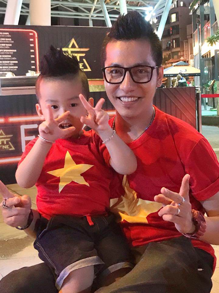 Hoàng Rapper và gia đình náo loạn khi vợ anh sinh trước thời gian dự kiến vì cú trượt ngã Hoàng Rapper và gia đình náo loạn khi vợ anh sinh trước thời gian dự kiến vì cú trượt ngã