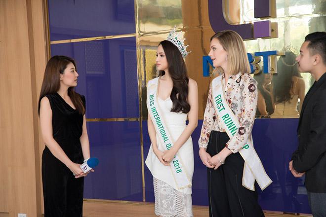 Hương Giang trả lời trước câu hỏi: Người chuyển giới dù đẹp cũng không phải là con gái?