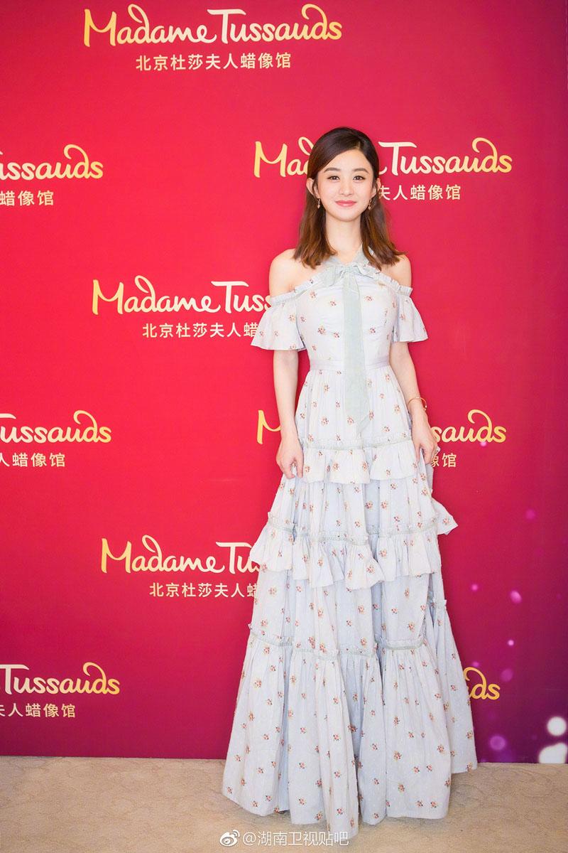 Ngực lép kẹp nhưng 4 ngôi sao Hoa ngữ vẫn mặc đẹp hết phần người khác!