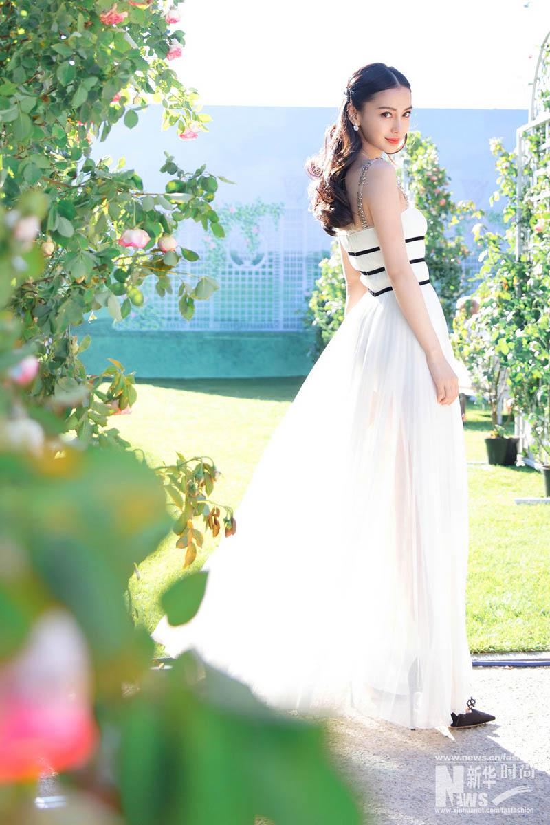 Ngực lép kẹp nhưng 4 ngôi sao Hoa ngữ vẫn mặc đẹp hết phần người khác!