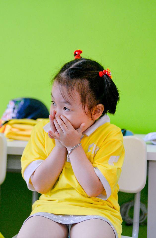 Chưa kịp đón con gái chào đời, bố nhập viện vì suy thận, một mình mẹ ngược xuôi suốt 7 năm trời lo lắng cho cả gia đình