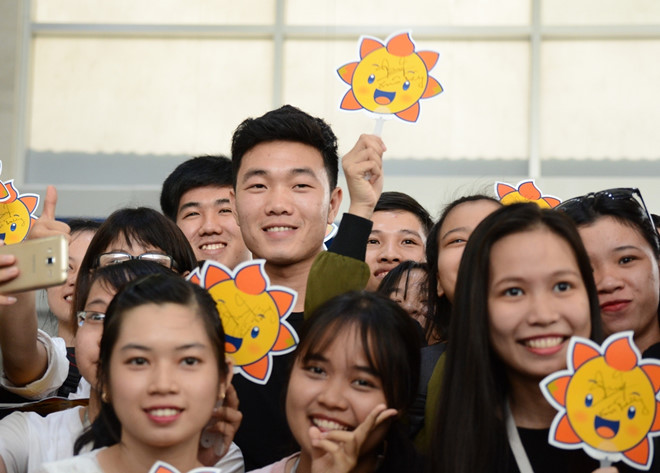 Xuân Trường nhận chỉ trích vì viết tâm thư gọi fan là không có não