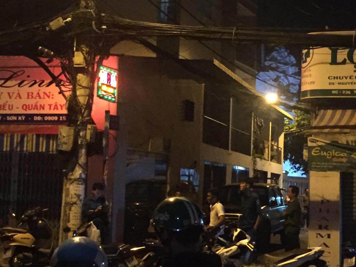 Nam thanh niên bị bắn gục ngay trước cửa nhà ở Sài Gòn