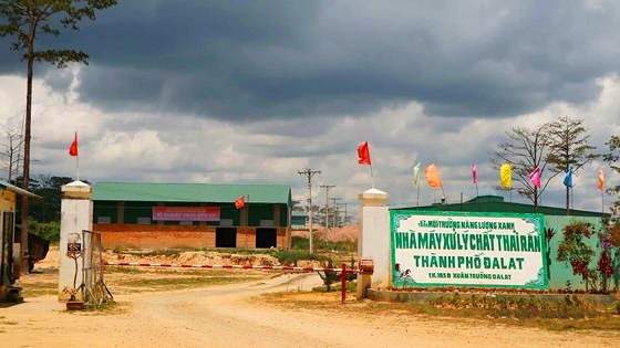 Phát hiện nhà máy xử lý rác chôn lấp trái phép 40.000 tấn rác sống