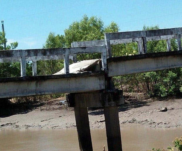 Hy hữu chuyện khắc phục cầu lún bằng cách… kê gỗ