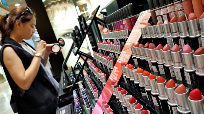 Người Việt chi 2 tỉ USD cho mỹ phẩm nhập