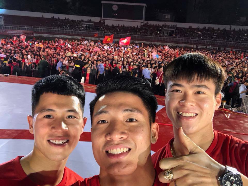 Gặp cô bạn gái xinh xắn, lầy lội của Duy Mạnh U23: Sáng tác cả truyện chế, ship người yêu với Đình Trọng, Tiến Dũng