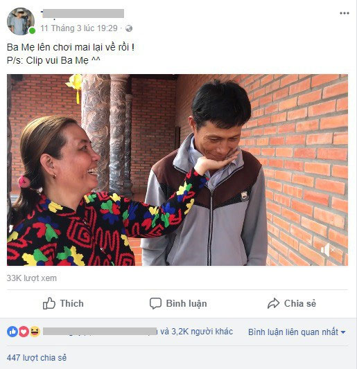 CLIP: Cặp phụ huynh 7x hài hước bắt trend đặt cằm lên tay khiến dân mạng thích thú