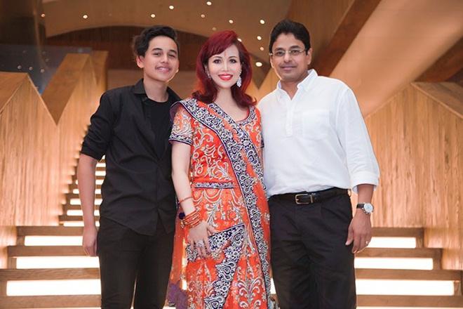 Cuộc sống của 3 người đẹp Việt kín tiếng lấy chồng Ấn Độ giờ ra sao?