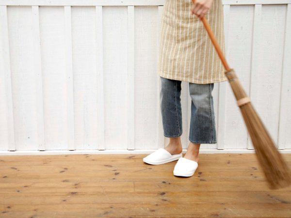Cứ tiện tay để chổi quét nhà ở những nơi này, bảo sao làm ăn mãi không phất lên được Cứ tiện tay để chổi quét nhà ở những nơi này, bảo sao làm ăn mãi không phất lên được