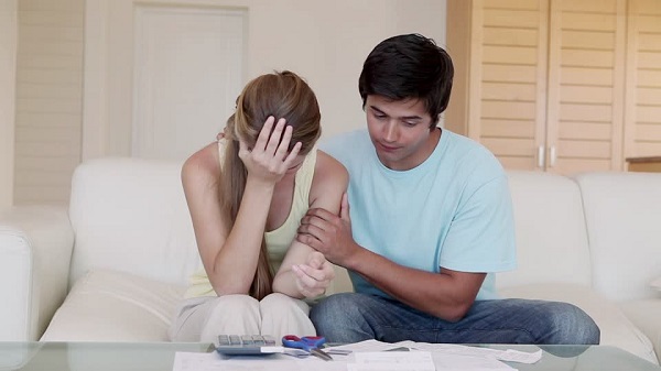 Vì 2 tin nhắn không rõ ràng trong điện thoại mà đám cưới của tôi phải nhờ em họ chú rể đón dâu thay