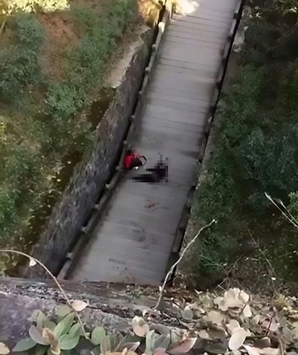 Mải dùng điện thoại, khách Trung Quốc ngã tử vong trên núi Phật