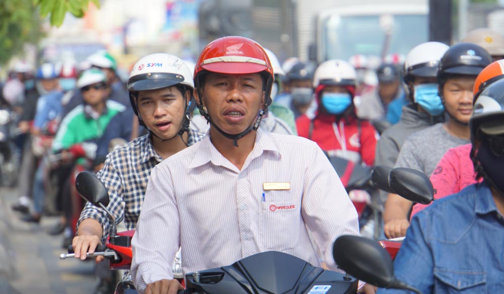 Người Sài Gòn khốn khổ vượt ải kẹt xe cửa ngõ Tây Bắc TP