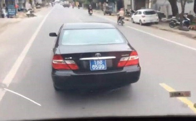 Đánh võng và chèn ép xe khách, lái xe Ban Tổ chức Tỉnh ủy Nam Định bị phạt nguội