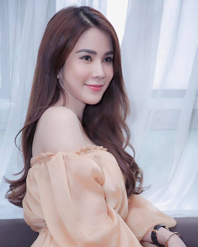 Gương mặt căng cứng phù nề ngày nào của Diệp Lâm Anh nay đã hài hòa và vào nét hơn hẳn Gương mặt căng cứng phù nề ngày nào của Diệp Lâm Anh nay đã hài hòa và vào nét hơn hẳn