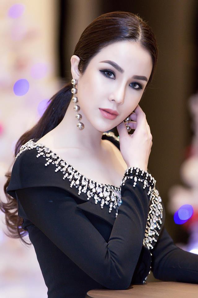 Gương mặt căng cứng phù nề ngày nào của Diệp Lâm Anh nay đã hài hòa và vào nét hơn hẳn