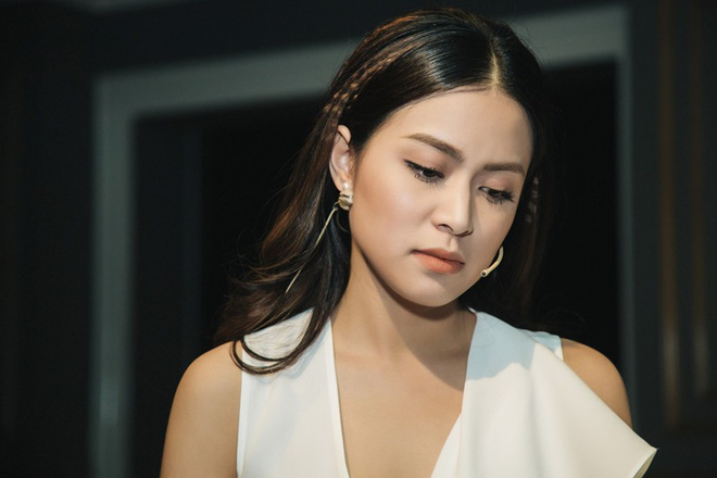 Hoàng Thùy Linh: Tôi sững sờ nhìn mớ ma túy lổn nhổn trên bàn mà không biết hành xử thế nào Hoàng Thùy Linh: Tôi sững sờ nhìn mớ ma túy lổn nhổn trên bàn mà không biết hành xử thế nào