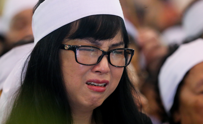 Giáo dân xếp hàng viếng linh cữu Tổng giám mục Phaolô trong đêm