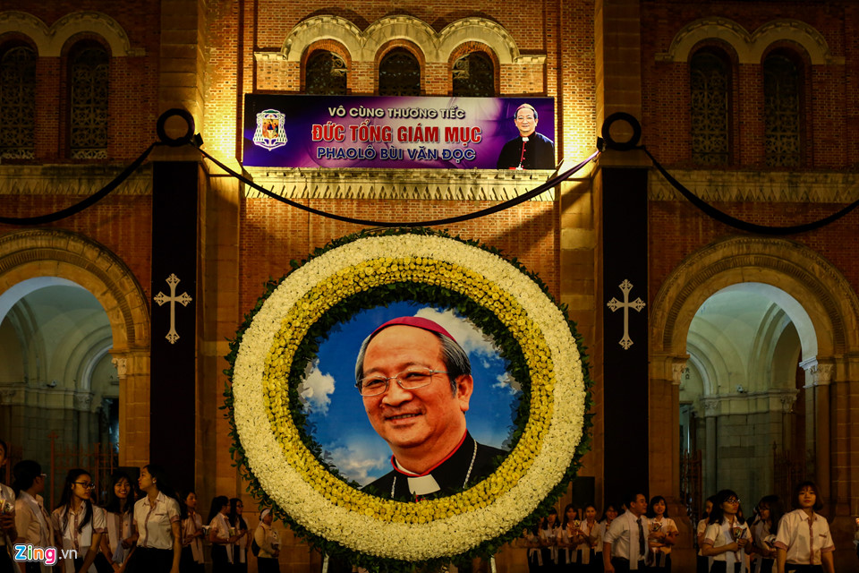 Nghìn người dự thánh lễ cố Tổng giám mục Bùi Văn Đọc ở Nhà thờ Đức Bà
