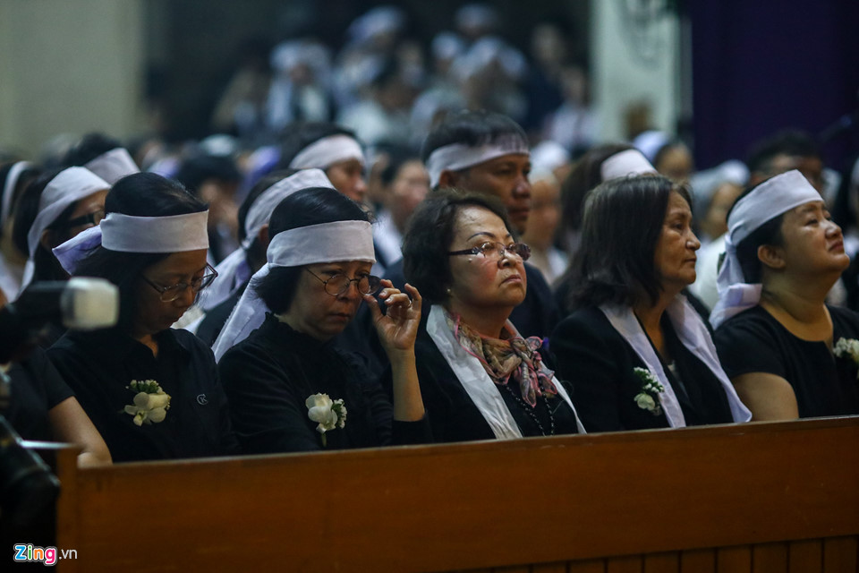 Nghìn người dự thánh lễ cố Tổng giám mục Bùi Văn Đọc ở Nhà thờ Đức Bà