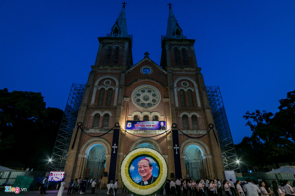 Nghìn người dự thánh lễ cố Tổng giám mục Bùi Văn Đọc ở Nhà thờ Đức Bà