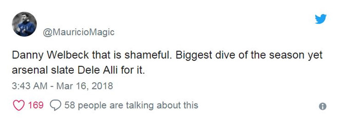 CĐV phẫn nộ với pha ăn vạ của Danny Welbeck