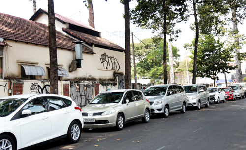 Từ ngày 1/6 phí đậu ôtô ở TP HCM tăng ít nhất năm lần