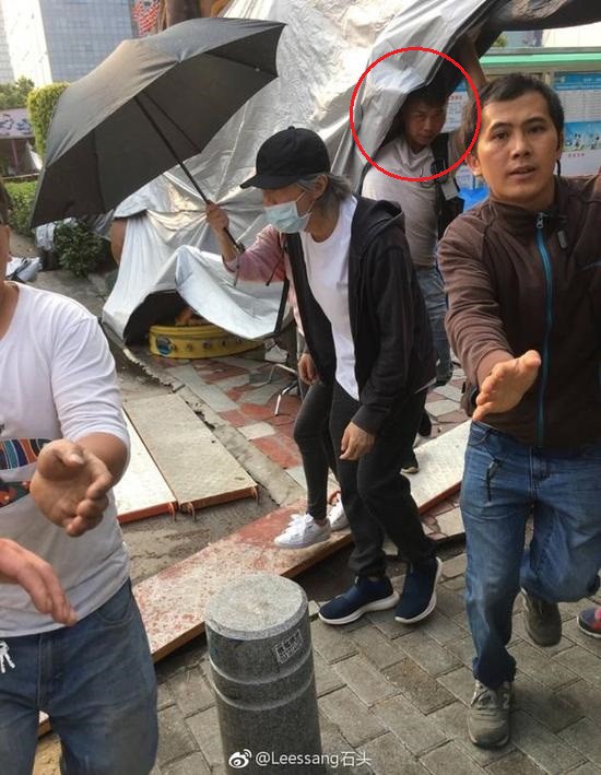 Hình ảnh mới nhất của Châu Tinh Trì ở tuổi 55 khiến khán giả lo lắng, xót xa