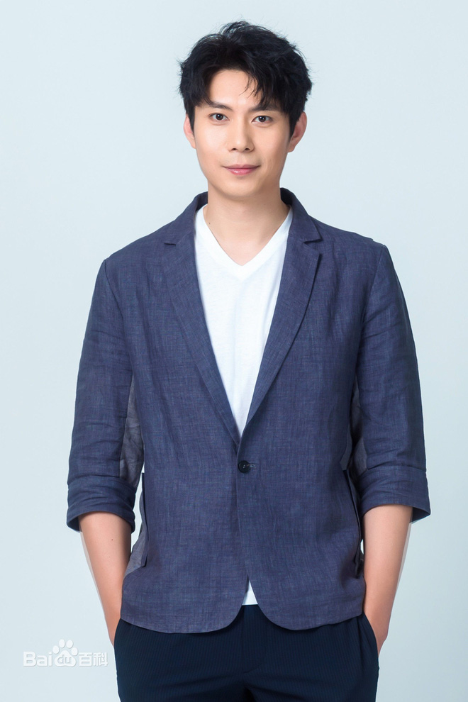 Hình ảnh mới nhất của Châu Tinh Trì ở tuổi 55 khiến khán giả lo lắng, xót xa