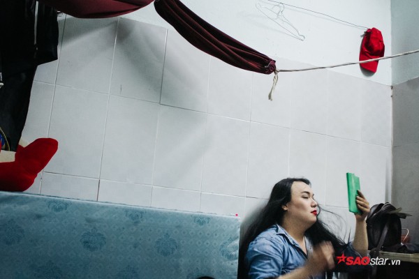 Chuyện đời cô đào hát rong nuôi giấc mơ chuyển giới: Chỉ mong một ngày được nghe gọi là con gái yêu của ba má…